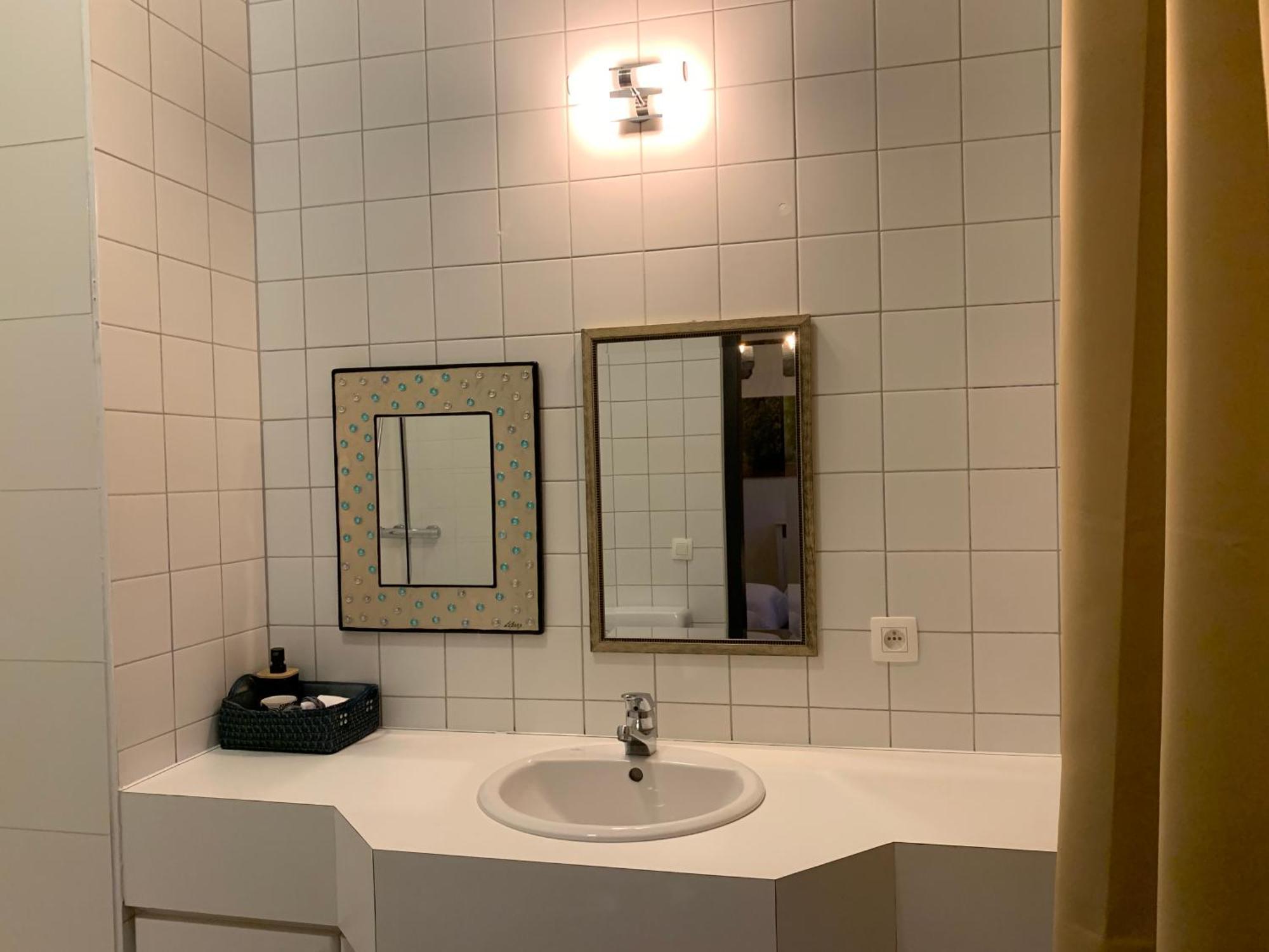 De Lotuspoort Met Mihr'S B&B In De Abdij Van Bornem Exteriör bild